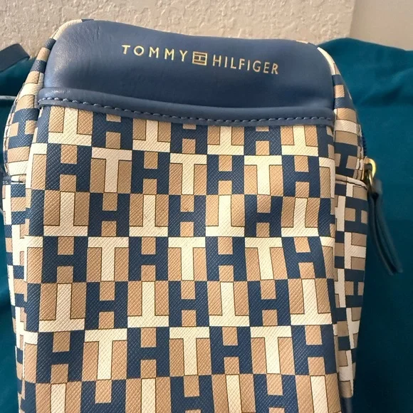 Tommy Hilfiger Navy and Red Interior Bag - Picture 9 of 9